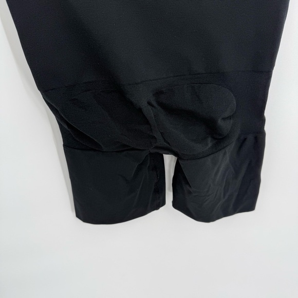 Spanx Assets High Waist Mid Thigh Shaping Short Womens 1X Black Shapewear - Picture 6 of 6